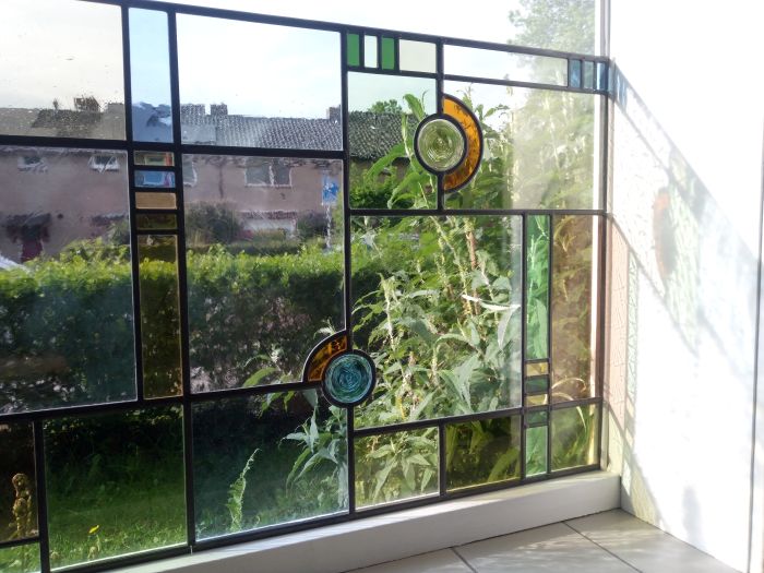 Glas in lood met butzen
