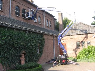 Restauratie met hoogwerker